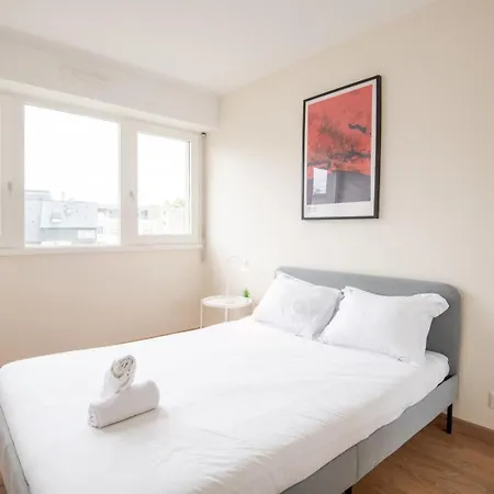 Le Globe Trotter - *