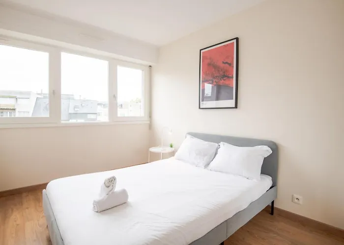 Le Globe Trotter - *